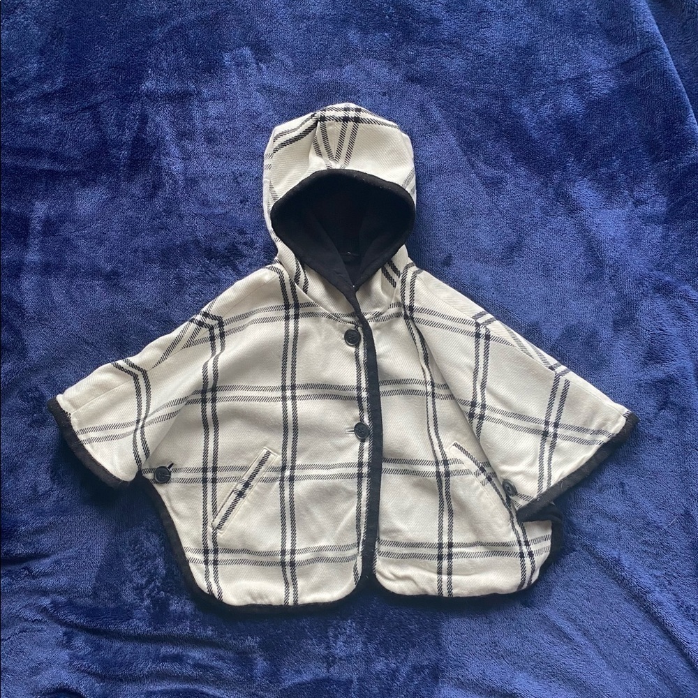 CHEROKEE-BLACK & WHITE PONCHO SWEATER-3T
